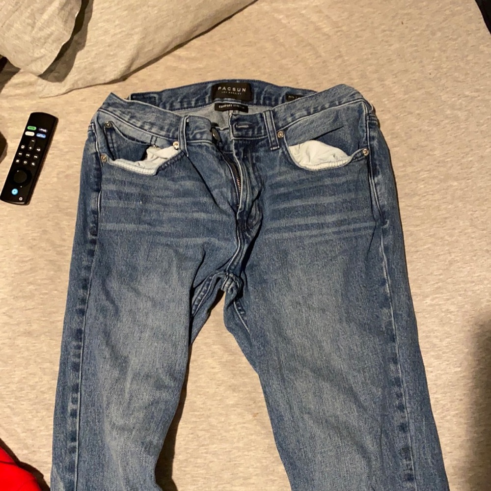 Pac sun men’s jeans . 30 x 30 size. Small hole on right pant leg